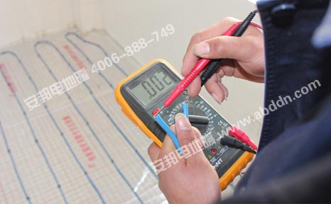 安裝中對發熱電纜進行檢測